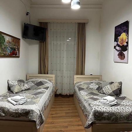 Leselidze Guest House Tbilisi Buitenkant foto
