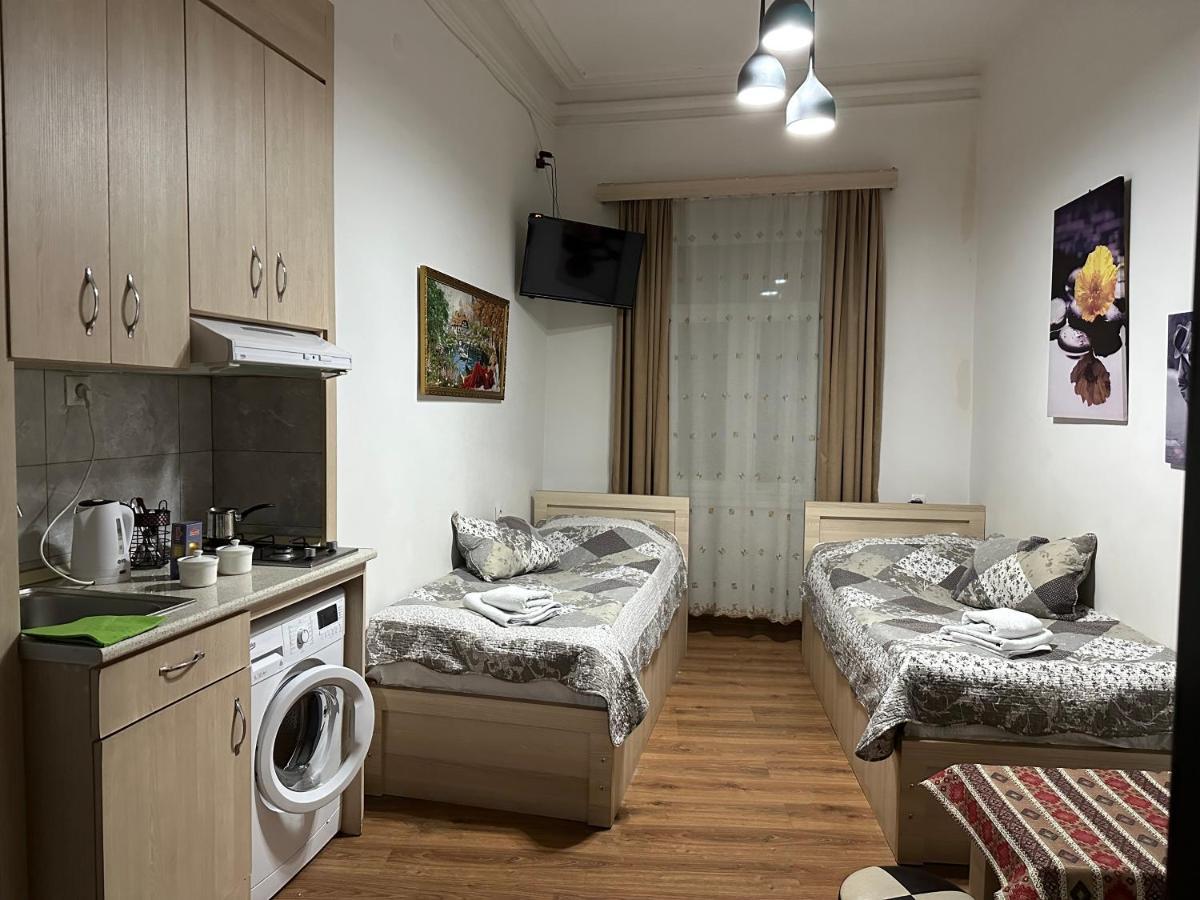Leselidze Guest House Tbilisi Buitenkant foto