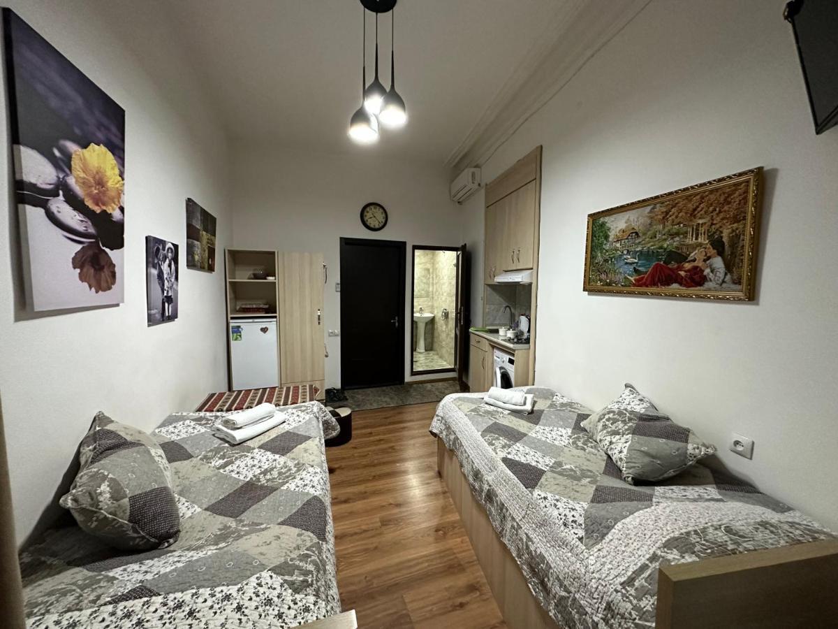 Leselidze Guest House Tbilisi Buitenkant foto