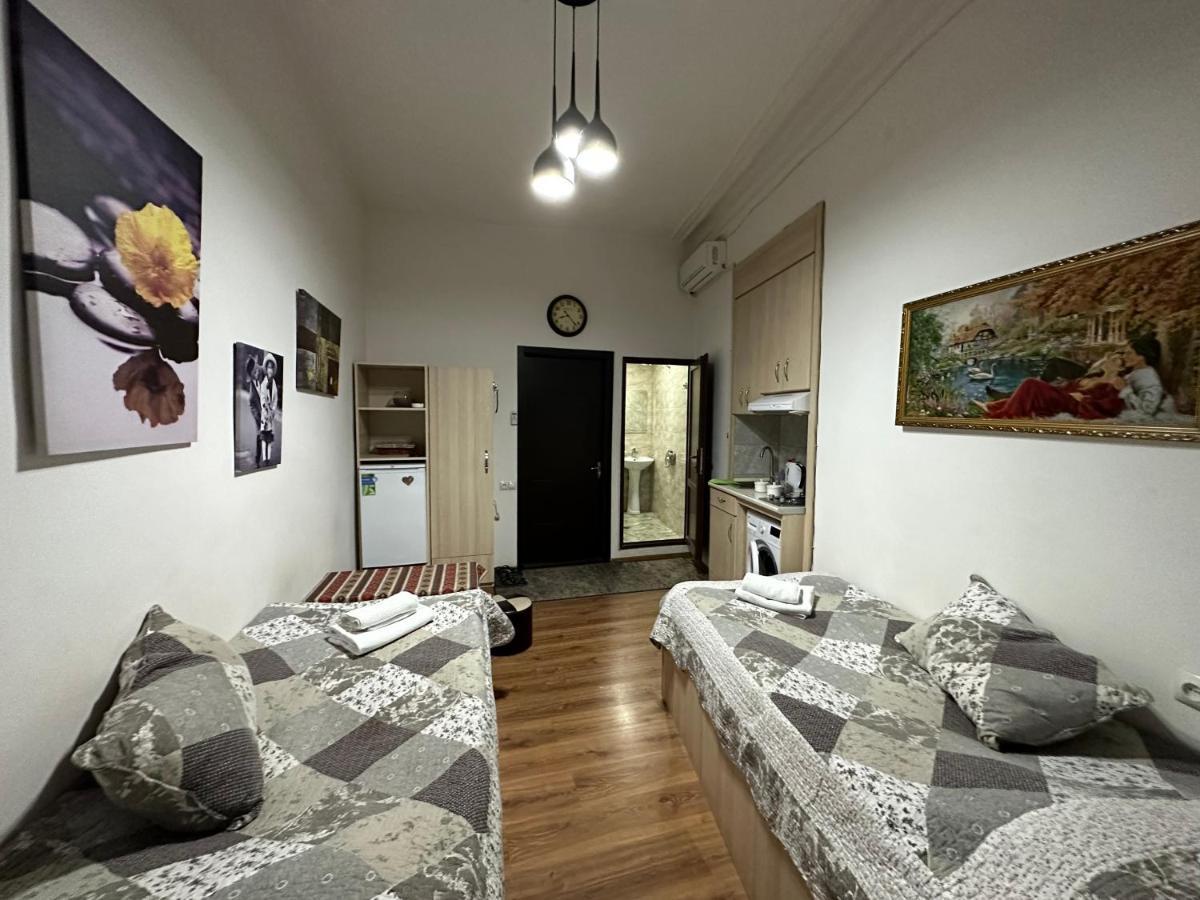 Leselidze Guest House Tbilisi Buitenkant foto