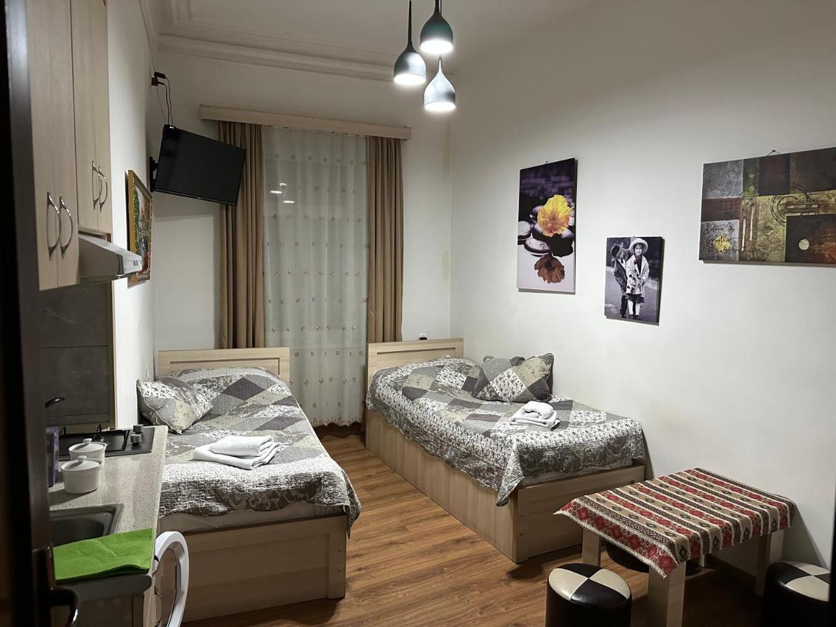 Leselidze Guest House Tbilisi Buitenkant foto