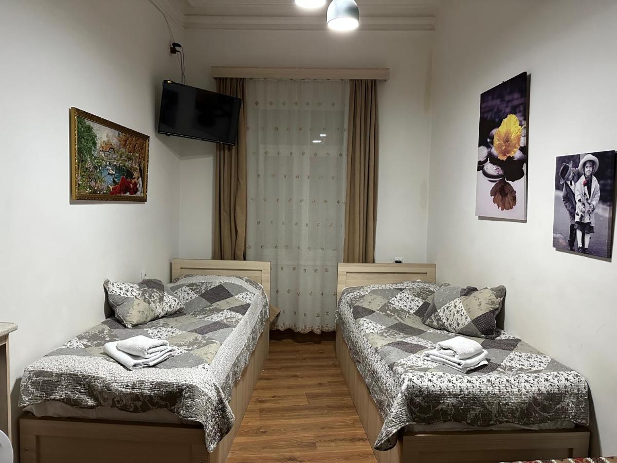 Leselidze Guest House Tbilisi Buitenkant foto