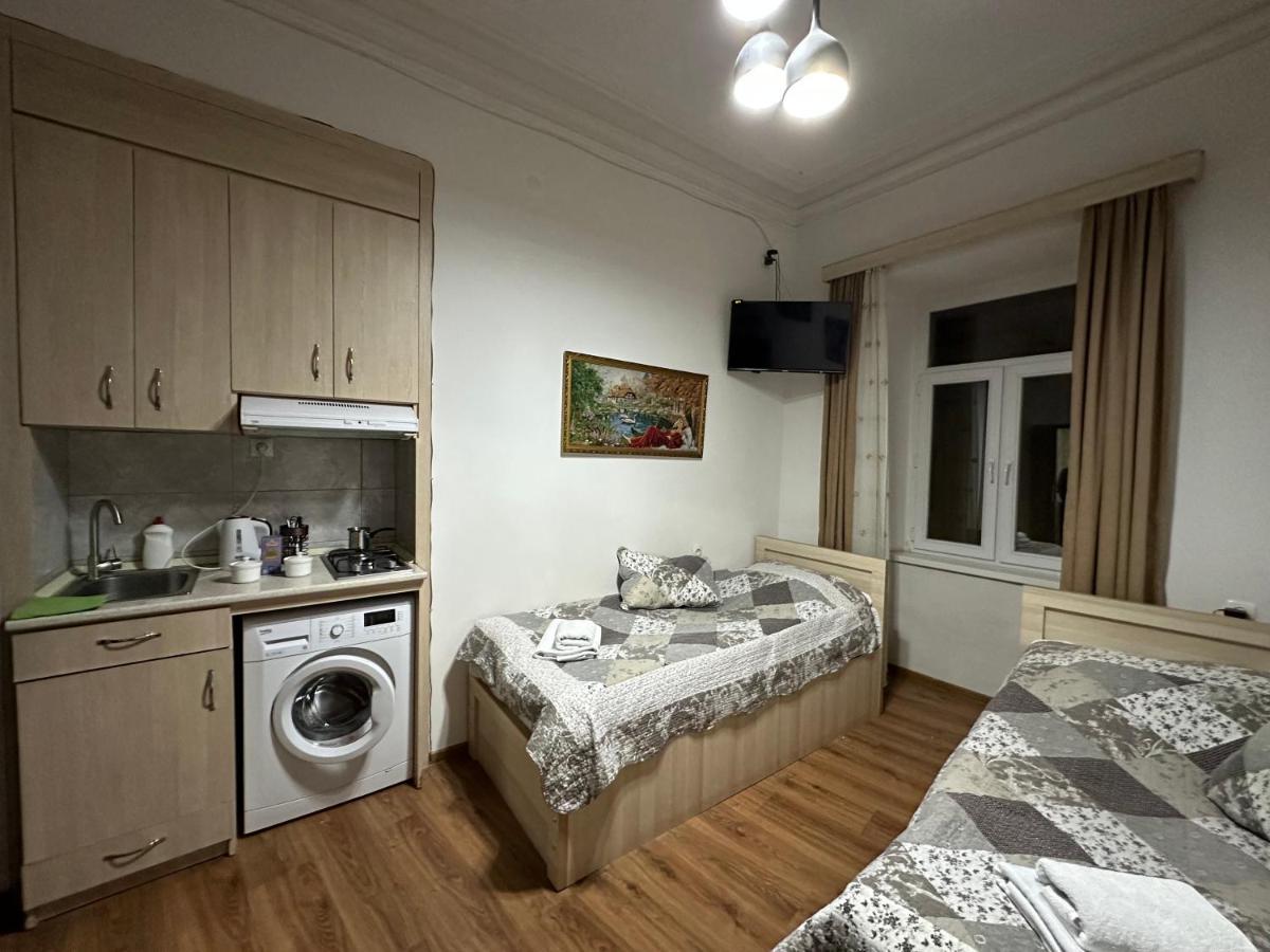 Leselidze Guest House Tbilisi Buitenkant foto
