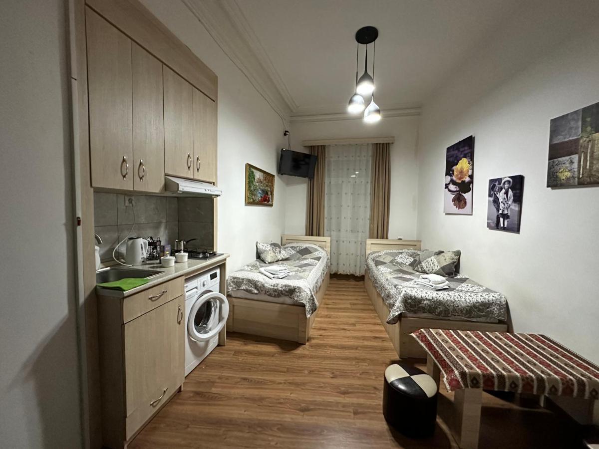 Leselidze Guest House Tbilisi Buitenkant foto