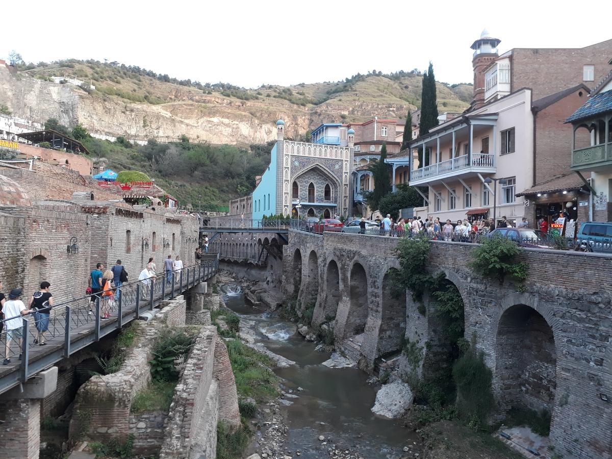 Leselidze Guest House Tbilisi Buitenkant foto